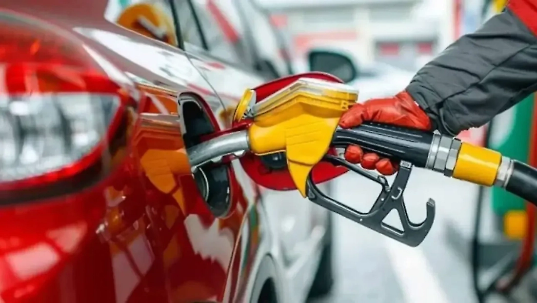 İzmir’de akaryakıtta tarihi eşik: Motorin 101 TL’yi geçti