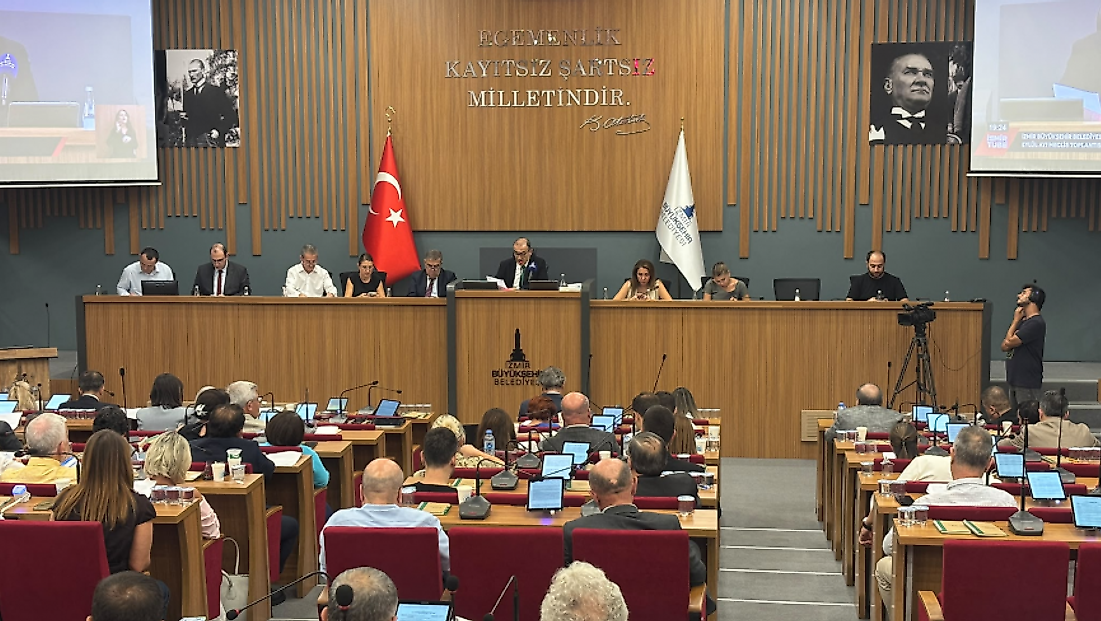 İzmir Meclisi’nde Foça gerilimi: CHP’den ‘ihanet’, AK Parti’den ‘çifte standart’ çıkışı!