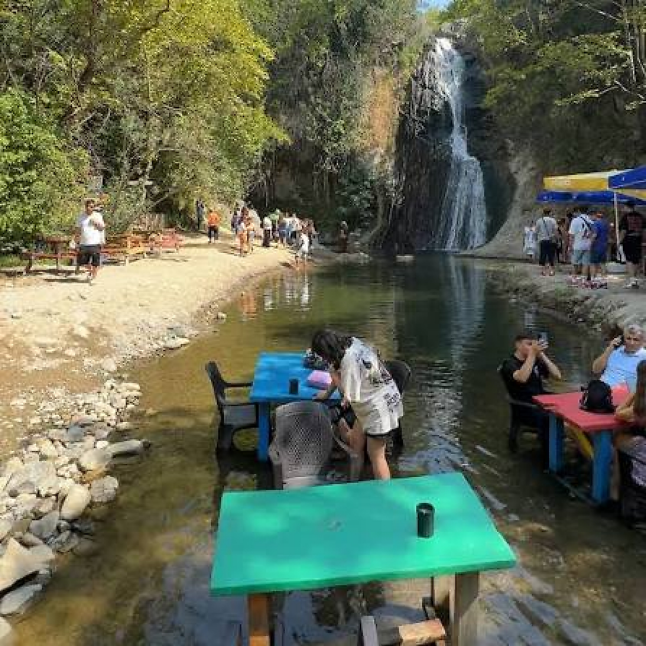 Nebiler ve Aşıklar Şelalesi Çevresi Kamp Alanı: Dikili'de Doğayla İç İçe Tatil
