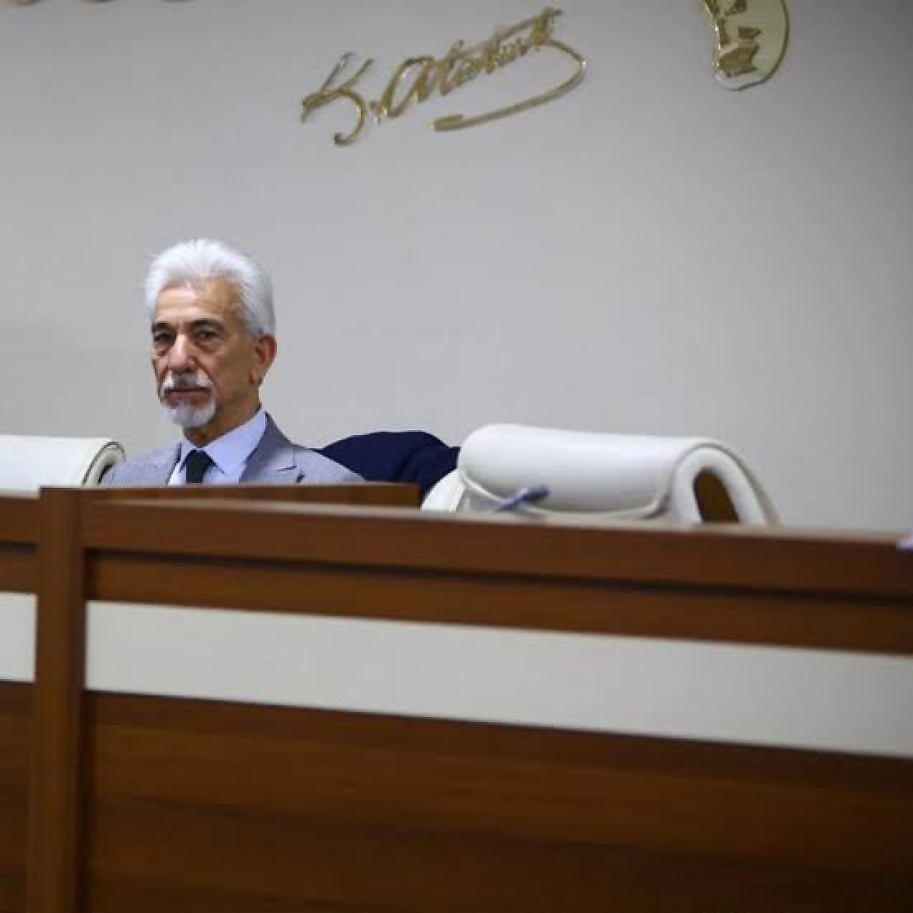 Karabağlar meclisi'nde 'Esentepe' polemiği: Bilal Saygılı sokağa attığınız kadını evine soktu!
