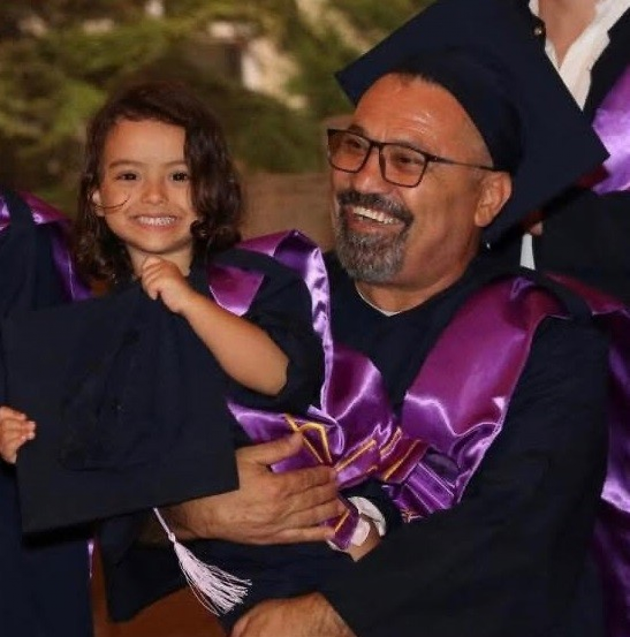 İzmir'de yarım asırlık hayal gerçek oldu: 65 yaşında eczane açtı