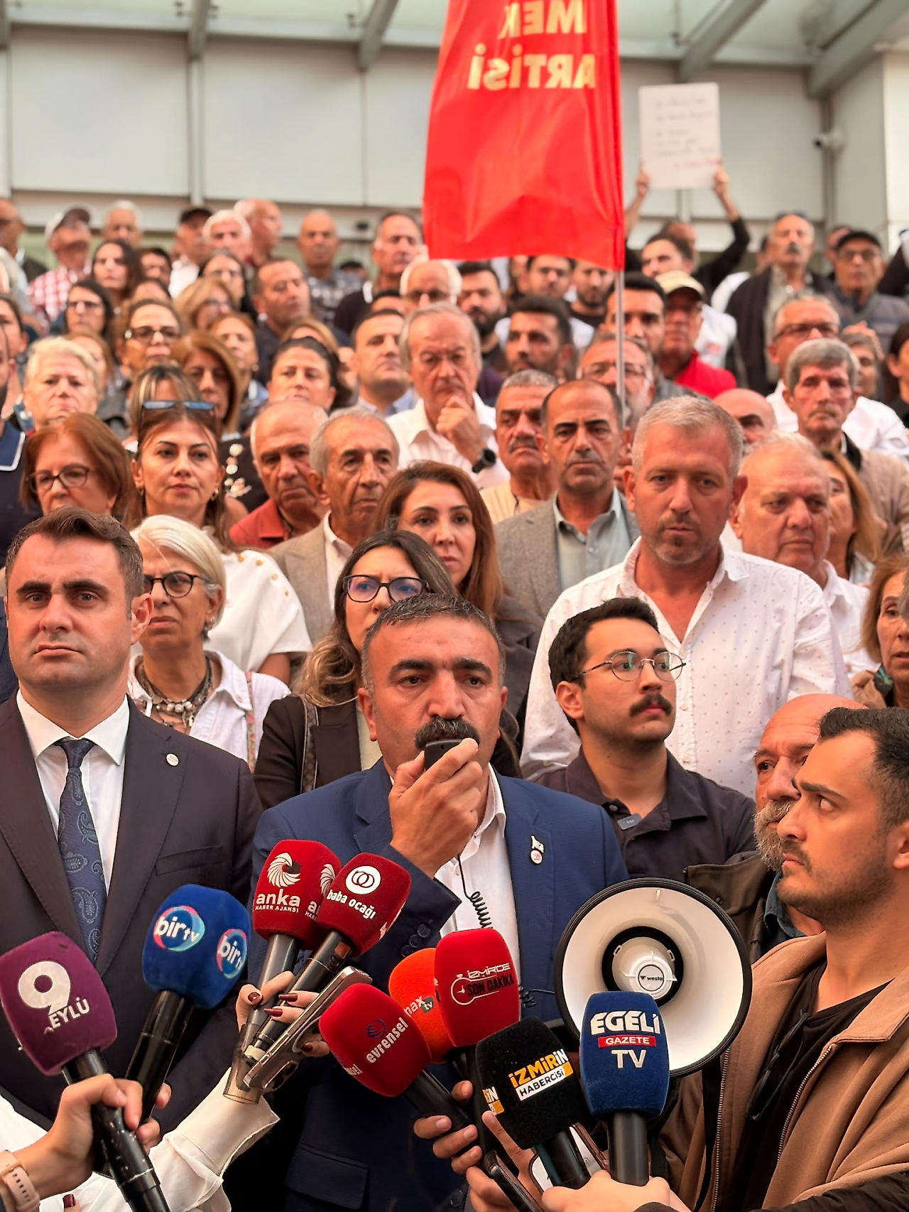 Çiğli'de Yıldız'a tepkiler çığ gibi büyüyor: Partilerden ortak protesto!