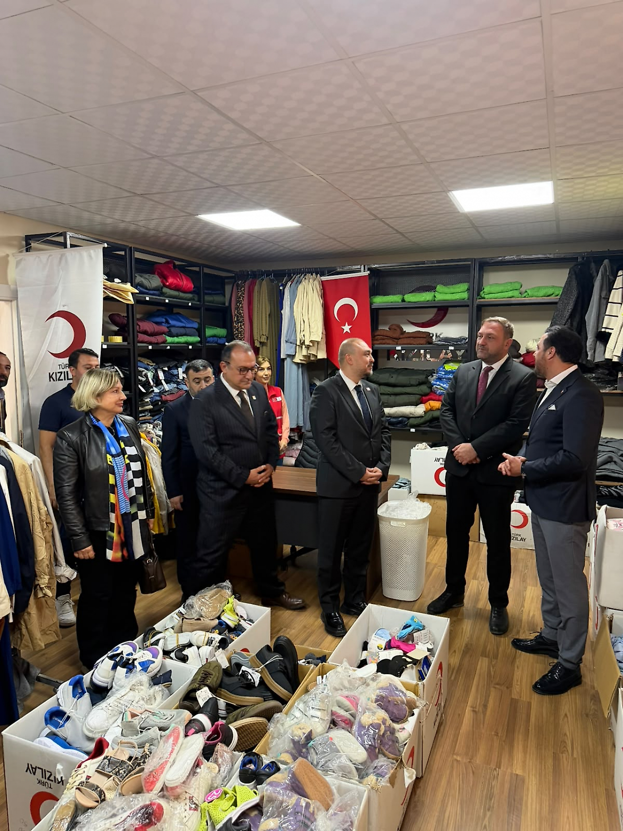 CHP İzmir İl Başkanı Gümrükçü Torbalı'da esnafın sorunlarını dinledi
