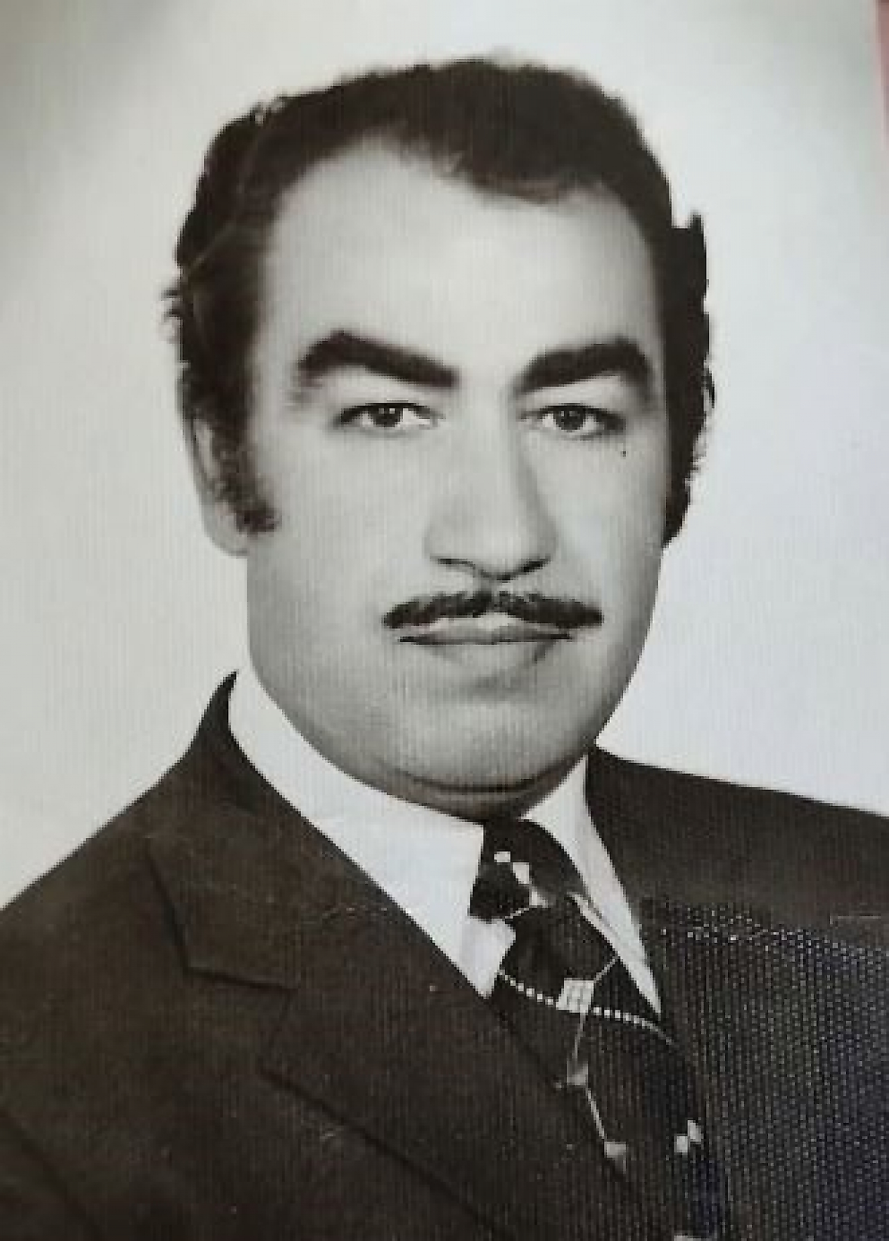 Aliağa'nın eski Belediye Başkanı Ali Ayhan Bayrak son yolculuğuna uğurlandı