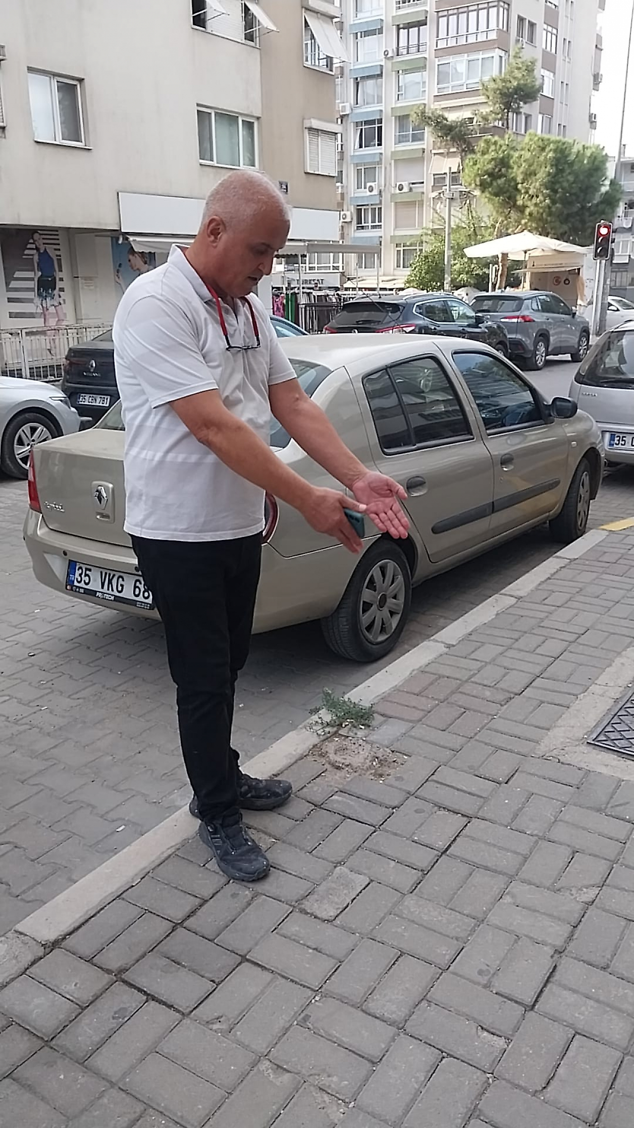 Kazılıp unutulan yola 'cana kast' tepkisi: Mahalleli isyan etti!