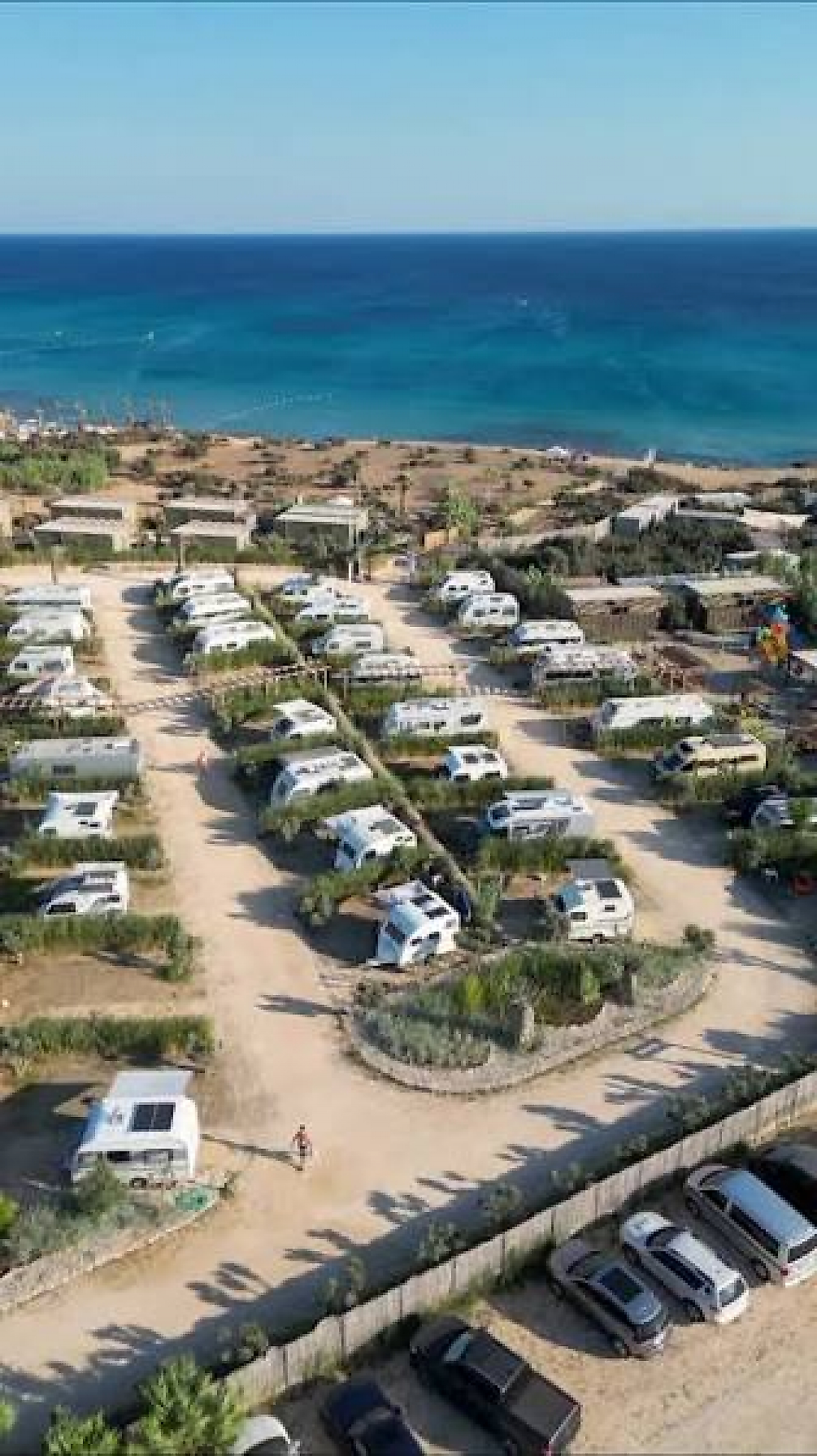 Mono Stay Karavan Parkı: Çeşme'de Denize Sıfır Karavan Tatili