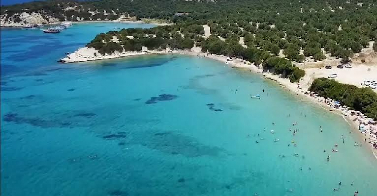 Pissa Koyu Kamp Alanı: Dikili'nin Turkuaz Denizi ve Doğal Güzellikleri