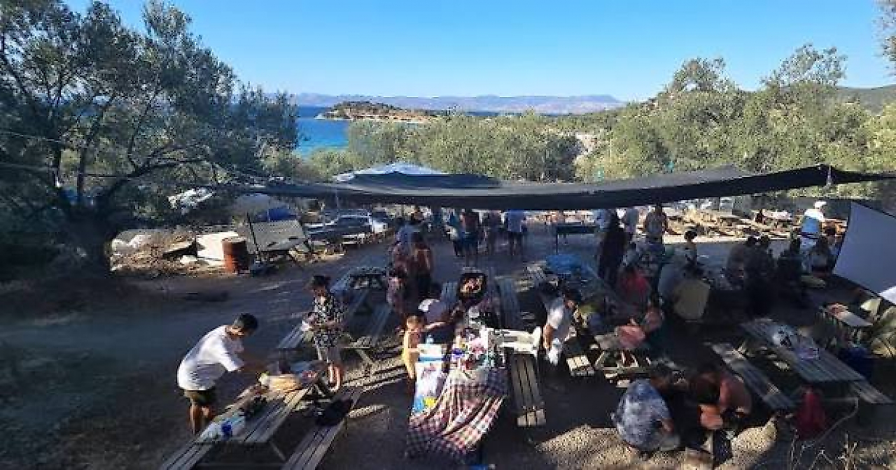 Eser Camping: Dikili'de Zeytin Ağaçları Arasında Doğayla İç İçe Kamp