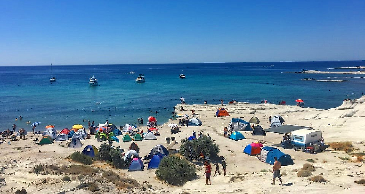 Delikli Koy Kamp Alanı: Çeşme'nin Doğayla İç İçe Kamp Noktası