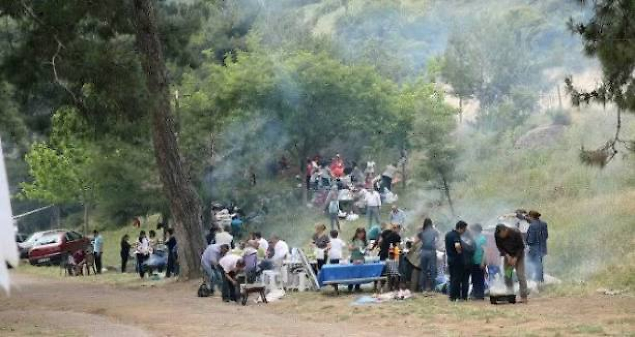 Yamanlar Piknik Alanları ve Çevresi: Karşıyaka'da Doğayla İç İçe Bir Gün