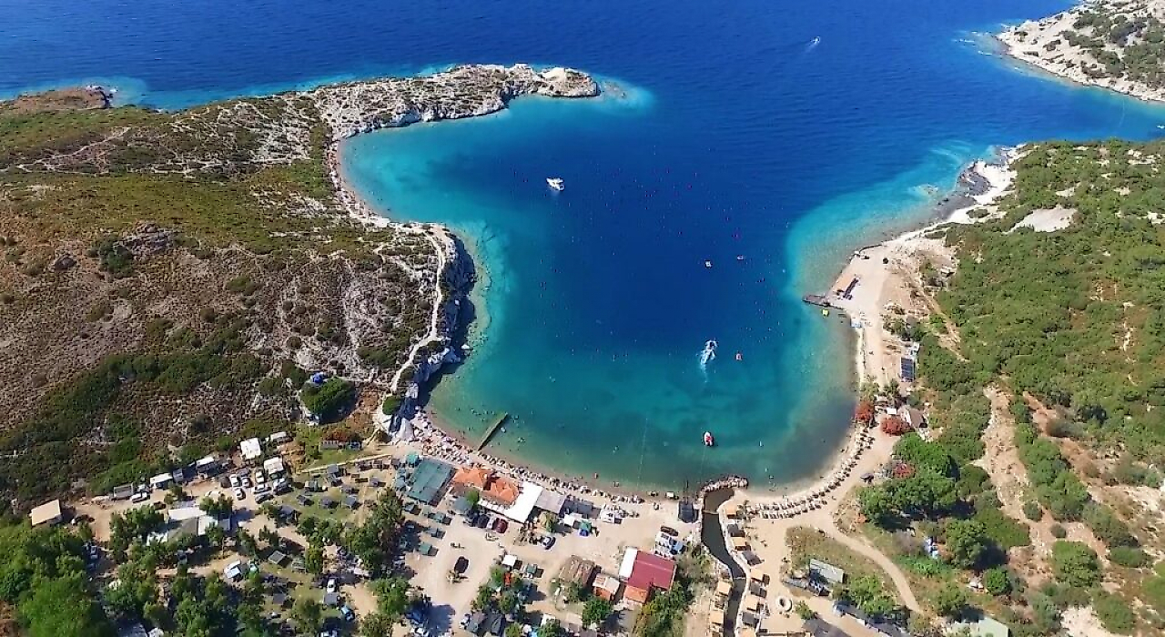 Sazlıca Kamp Alanı: Foça'da Denizin ve Doğanın Tadını Çıkarabileceğiniz Kamp Yeri