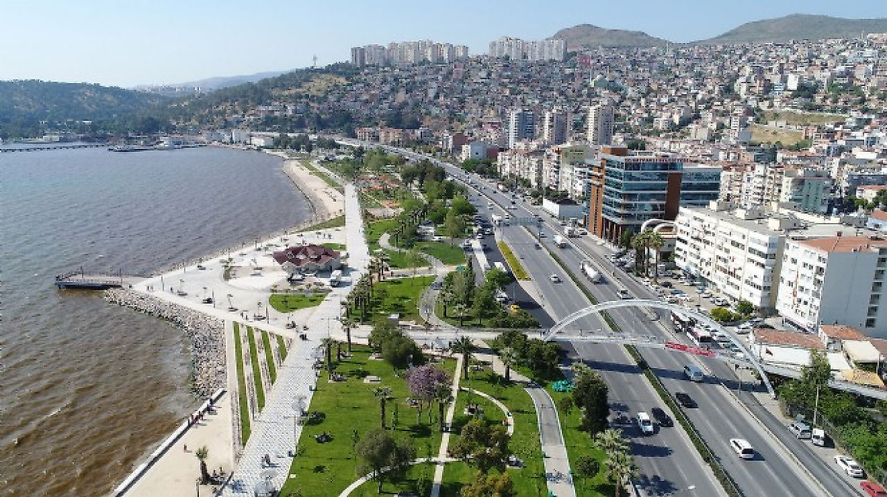 Bayraklı Sahil ve Rekreasyon Alanları: Deniz Manzarasıyla Şehrin İçinde Keyifli Bir Kaçış Noktası