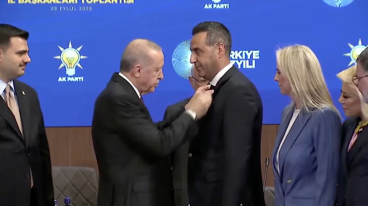 İzmir'de bir transfer daha: Çiğli Belediye Başkanı Yıldız AK Parti'ye geçti!