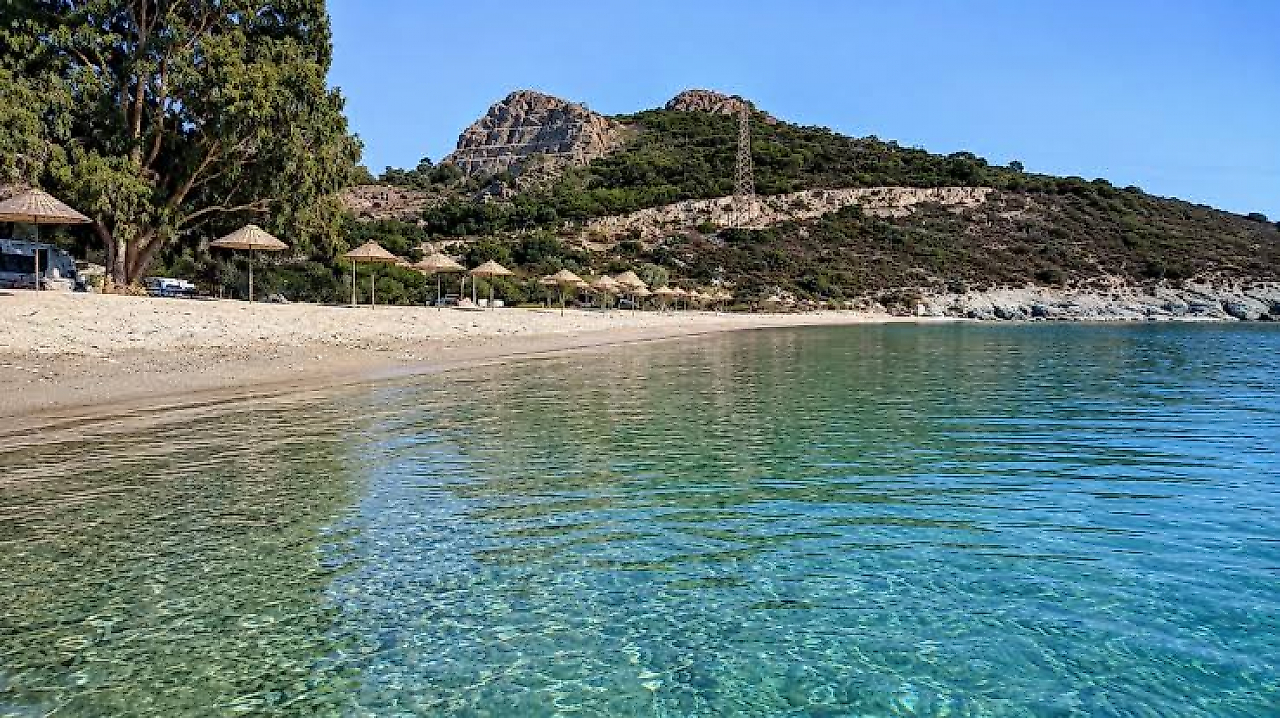 Kosova Plajı Kamp Alanı Nerede? Foça'da Kamp Yapmak İsteyenler İçin Ulaşım ve Plaj Rehberi