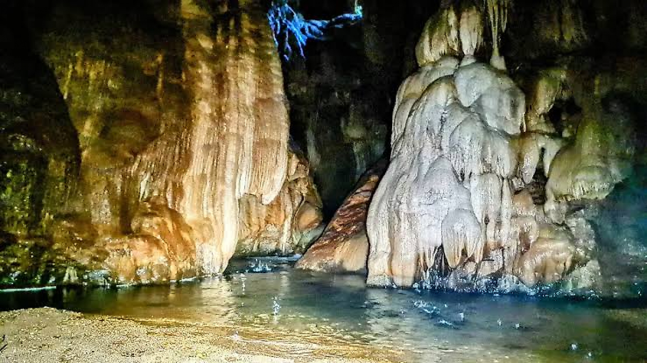 Nebiler ve Aşıklar Şelalesi Çevresi Kamp Alanı: Dikili'de Doğayla İç İçe Tatil