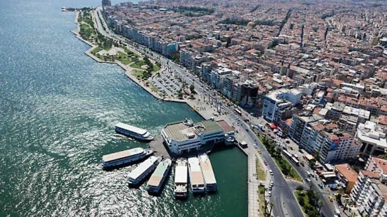 Mavişehir Sahili ve Çevresi: Karşıyaka'da Deniz Manzarası Eşliğinde Kamp, Doğa Yürüyüşü ve Keşif Rehberi