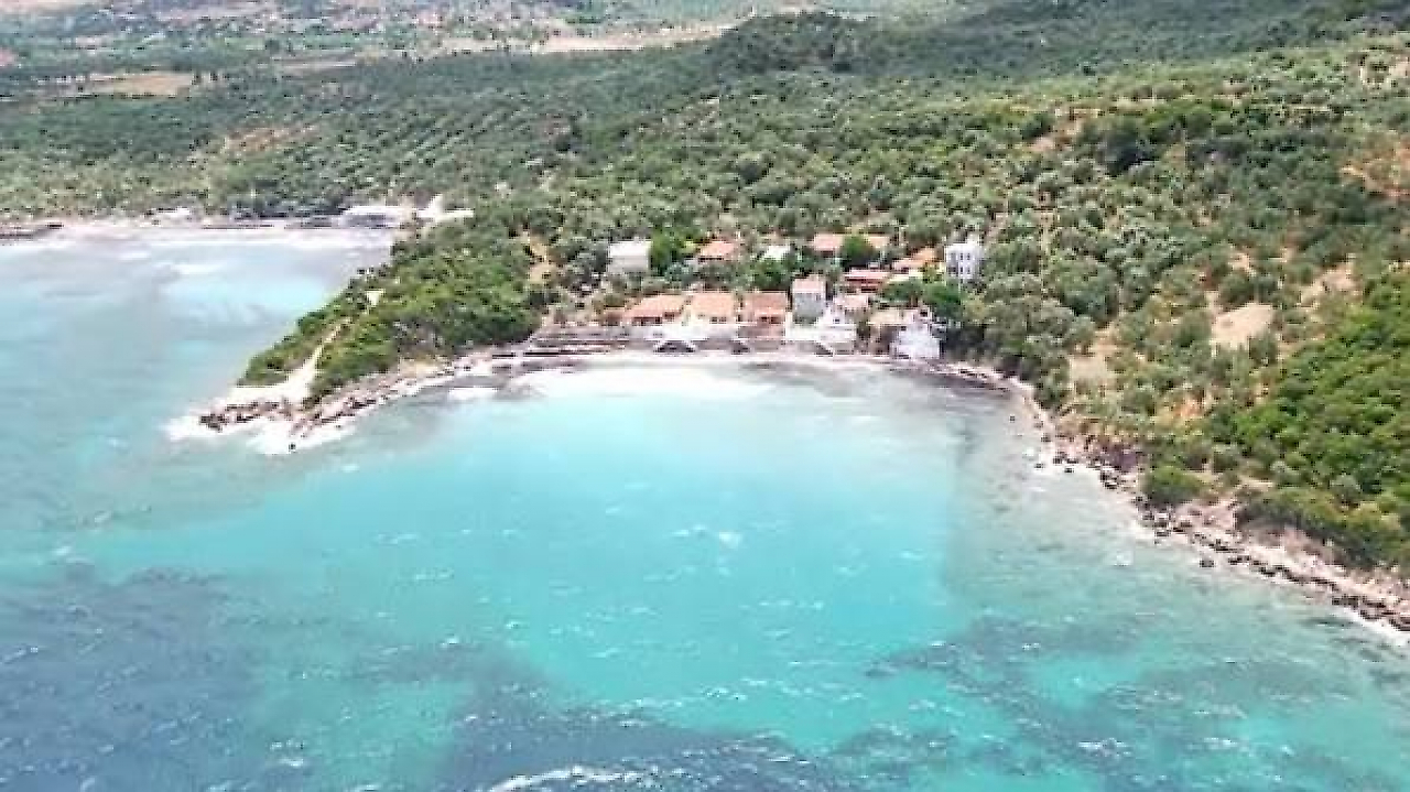 Zindancık Koyu Kamp Alanı: Dikili'nin Saklı Cenneti ve Turkuaz Denizi