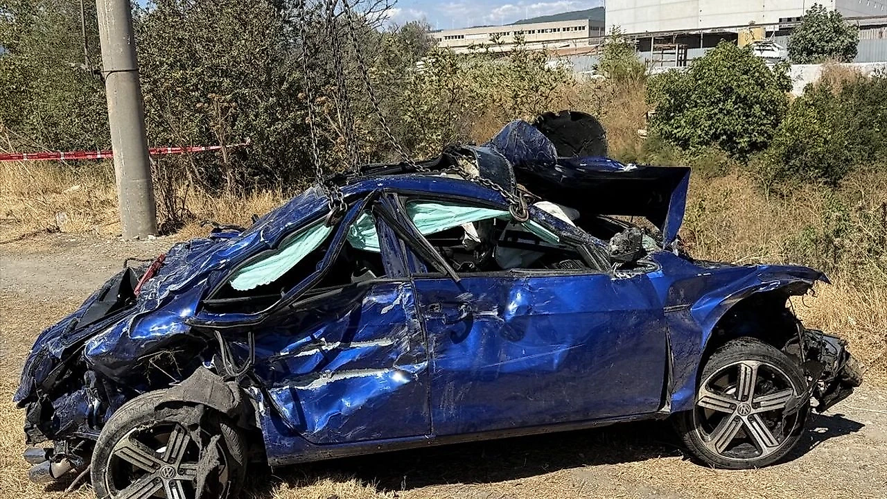 İzmir'de otomobil Nif Çayı'na devrildi: 1 ölü, 2 yaralı