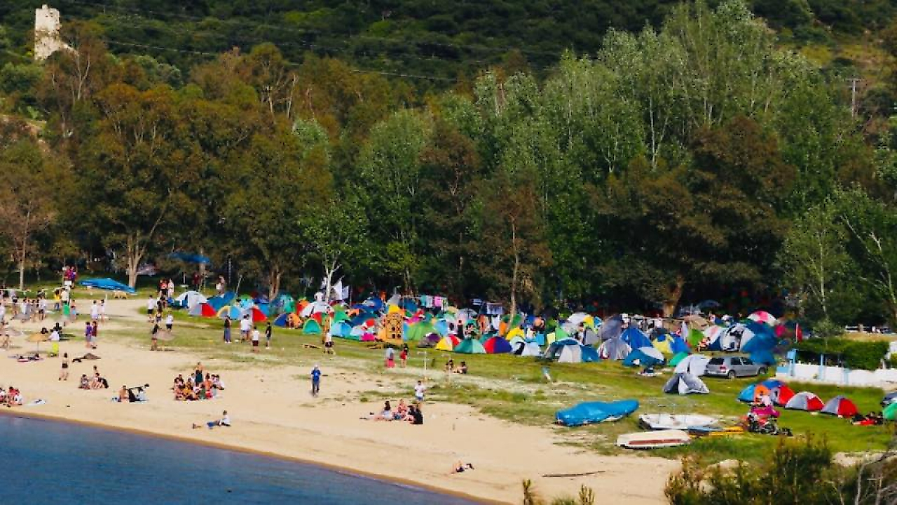 Foça Kamp Yerleri: Denize Sıfır Kamp Alanları ve Doğayla İç İçe Rotalar