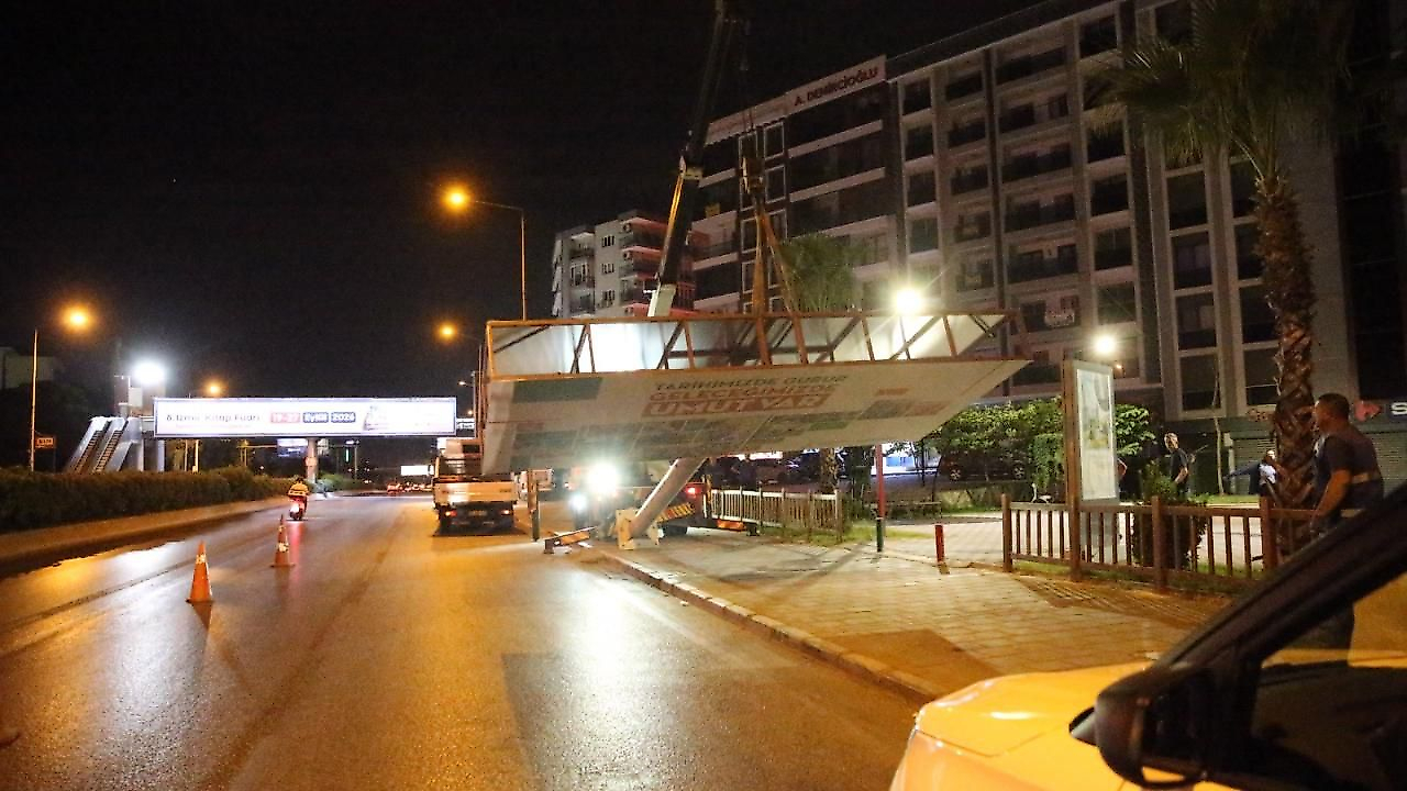 Başkan Ünsal'dan İzmir Büyükşehir'e reklam ünitesi tepkisi