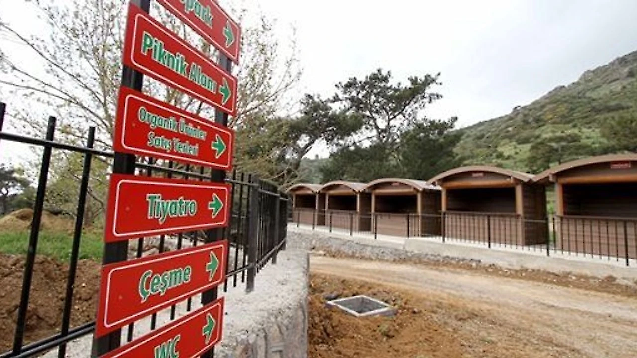 Karşıyaka Kamp Yerleri: İzmir'de Doğa ve Denizle İç İçe Kamp Rehberi