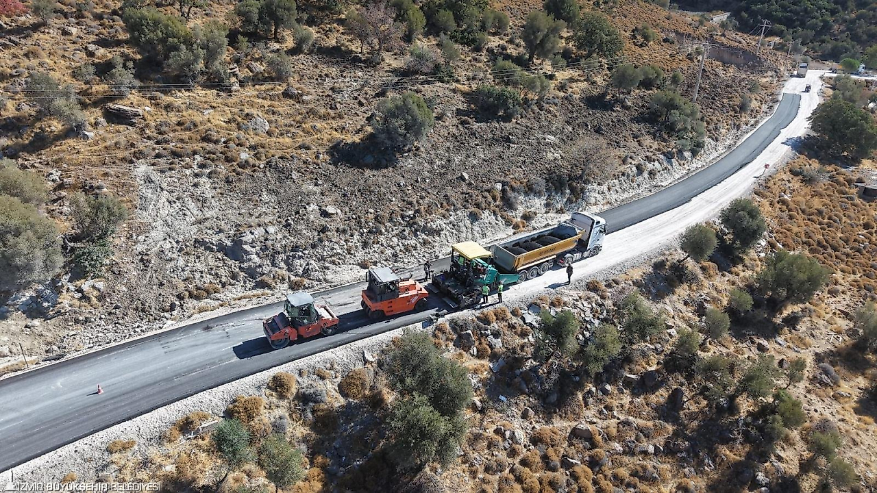 İzmir'in 4 ilçesinde yollar yenileniyor: 16 kilometrede sona gelindi