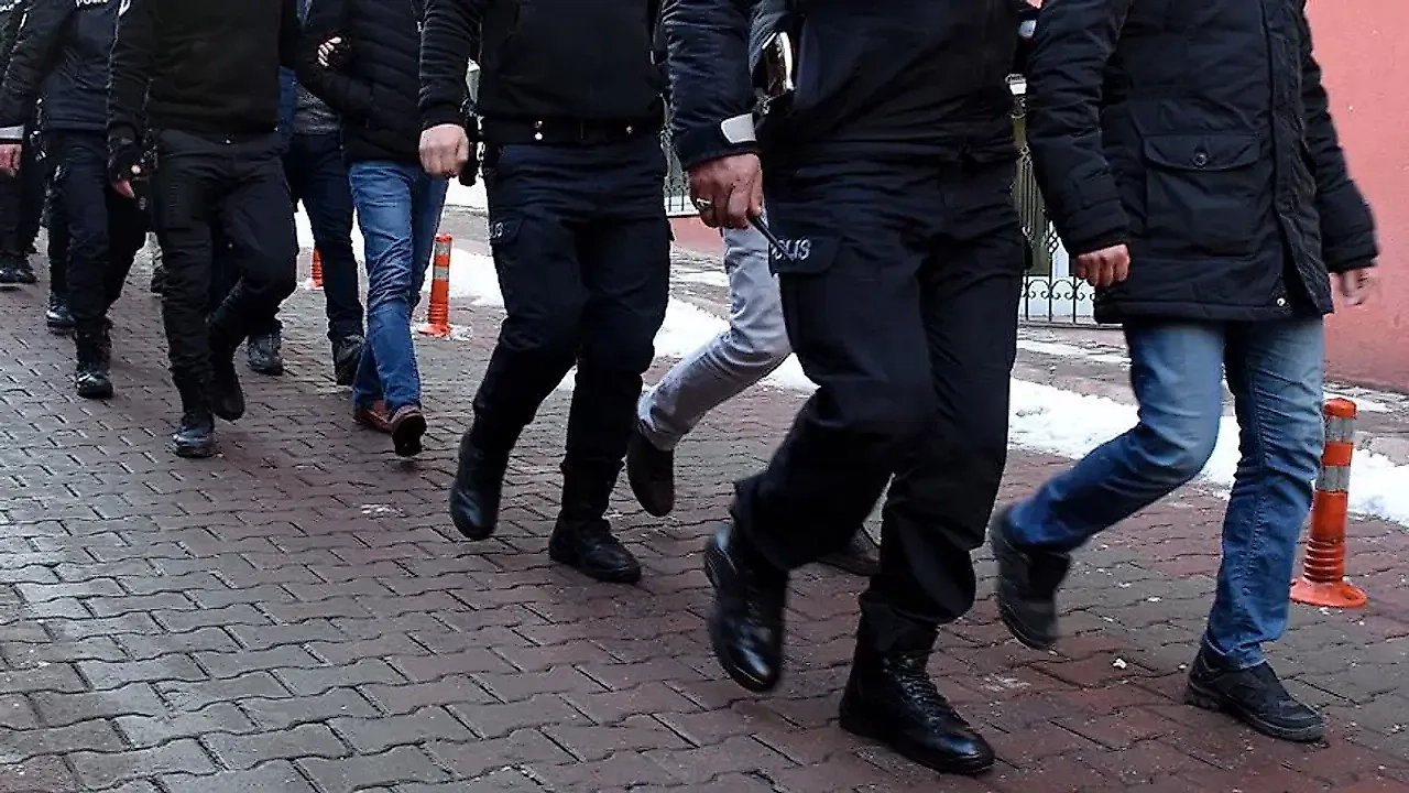 İzmir dahil 58 ilde operasyon: Sosyal medyadan tetikçi aramışlar