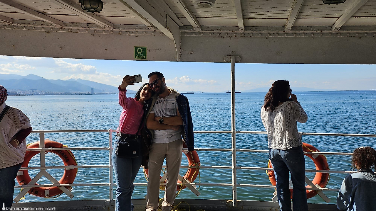 İzmir Körfez turları başladı: Bergama Vapuru bilet fiyatları belli oldu