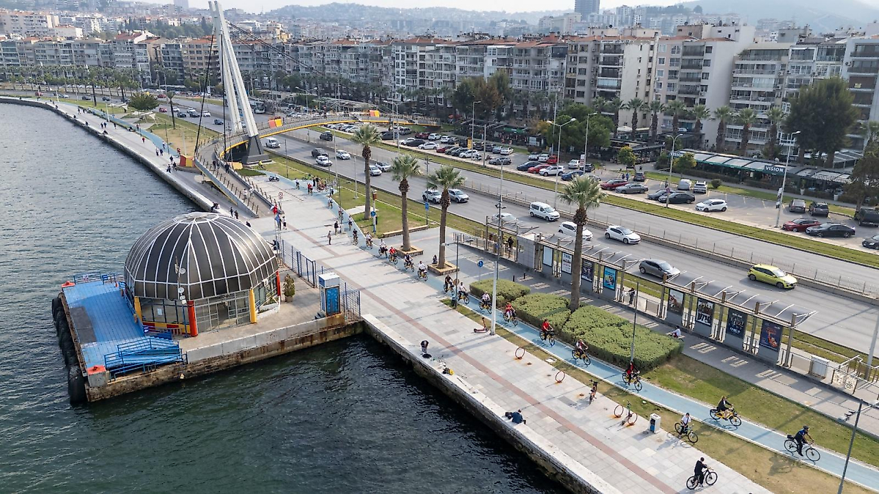 İzmir'de 29 Ekim'e özel bisiklet sürüşü: Üç dernek katıldı
