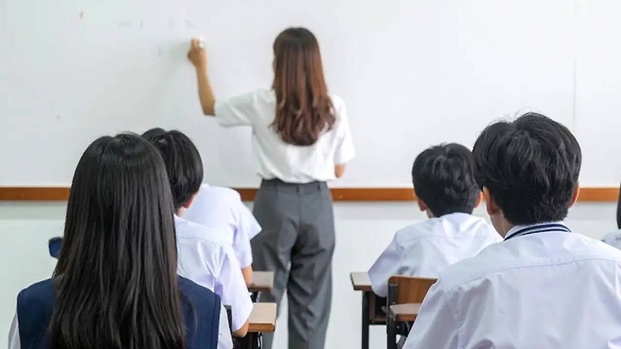 Eğitimde ücretli öğretmen çıkmazı: Kölelik koşullarında yaşam savaşı veriyorlar!