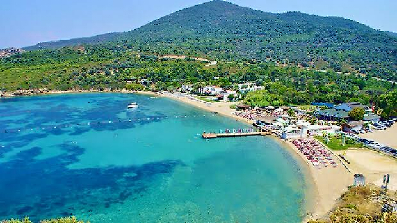Eski Foça Çevresindeki Kamp Alanları: Denize Yakın Çadır ve Karavan Kampı Rehberi