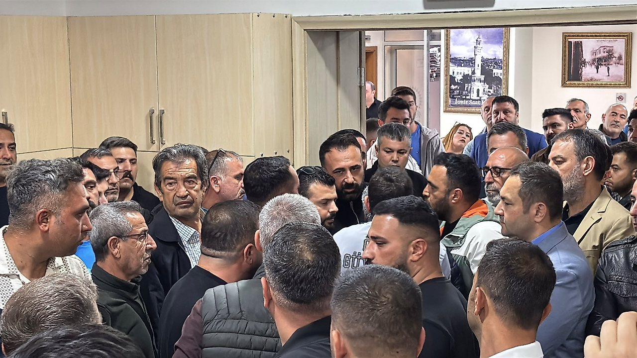 Çiğli'de Yıldız'a tepkiler art arda geldi | Koç: Salonda yoğun bir utanç ve öfke var!