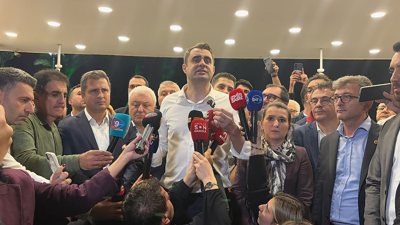 Tugay'ın AK Parti'ye geçişi İzmir'i sokağa döktü: Özkan'dan 'omurgasız' çıkışı!