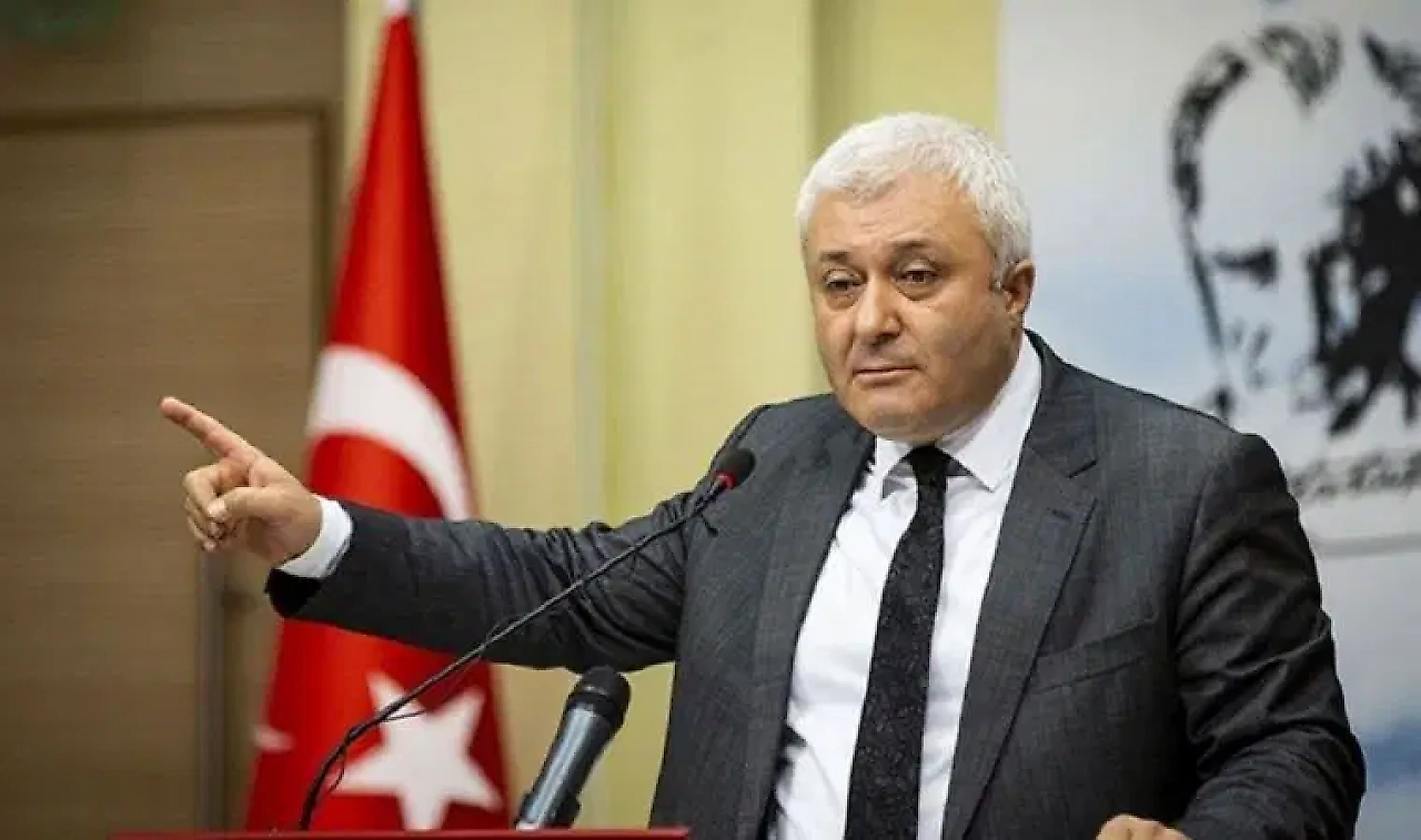 Tuncay Özkan'dan Cemil Tugay'a sert sözler: 'İkbal gördüğü yerde dün tükürdüğü eli öpüyor'
