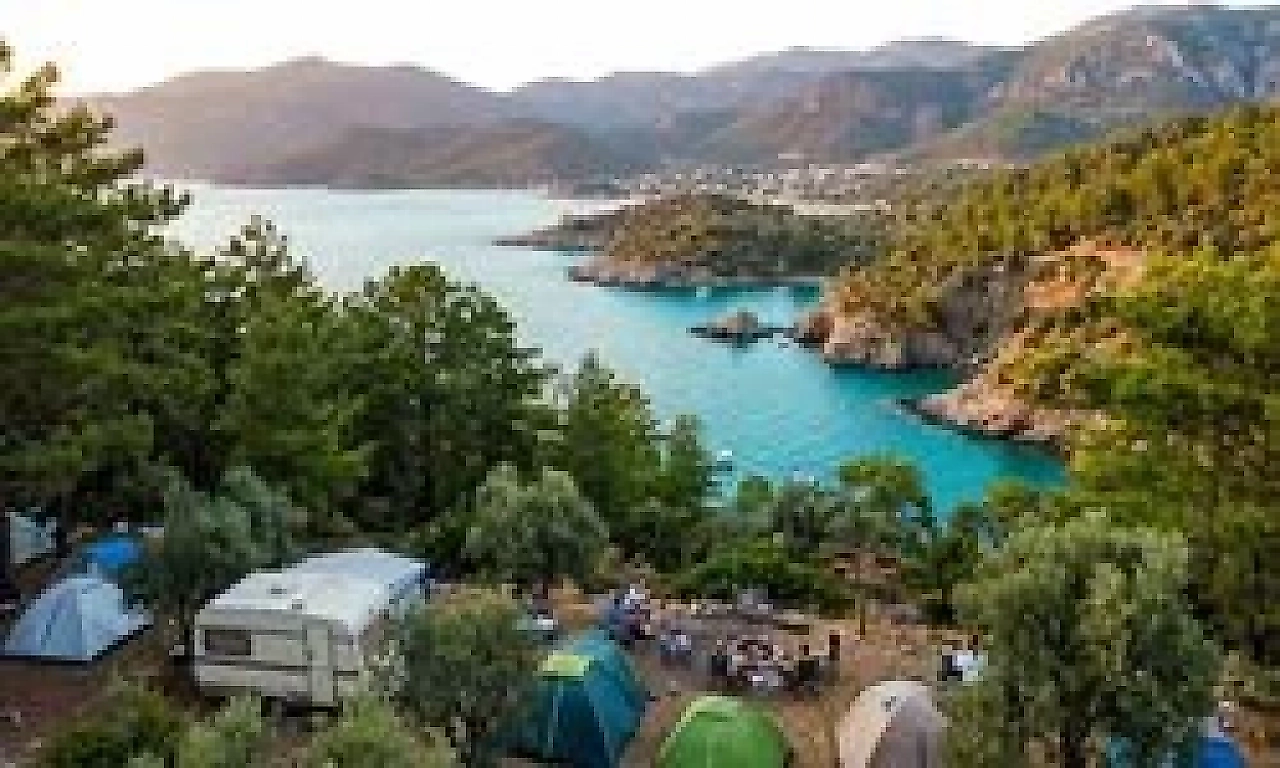 İncirlikoy Kamp Alanı: İzmir Karaburun'da Deniz Manzaralı Kamp Rehberi