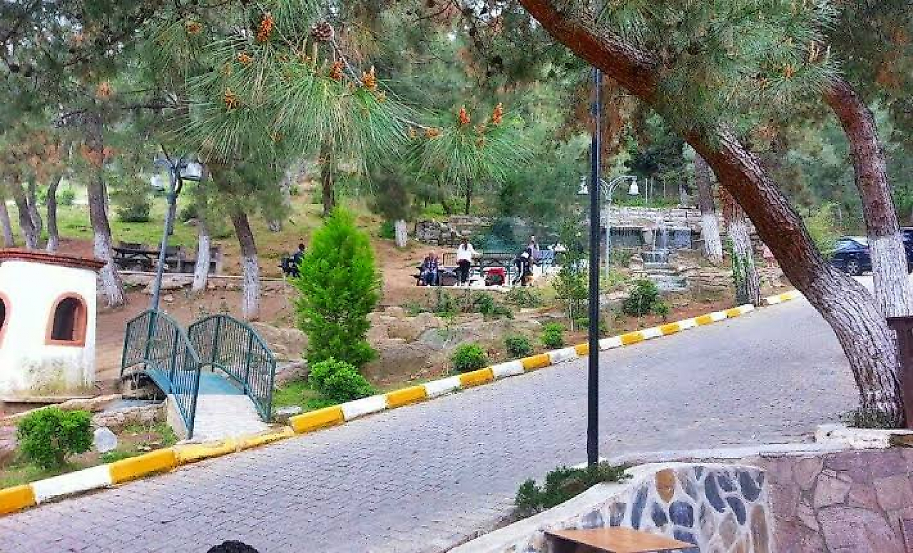 Balçova Teleferik ve Piknik Alanı: İzmir Manzarası Eşliğinde Doğayla İç İçe Bir Gün