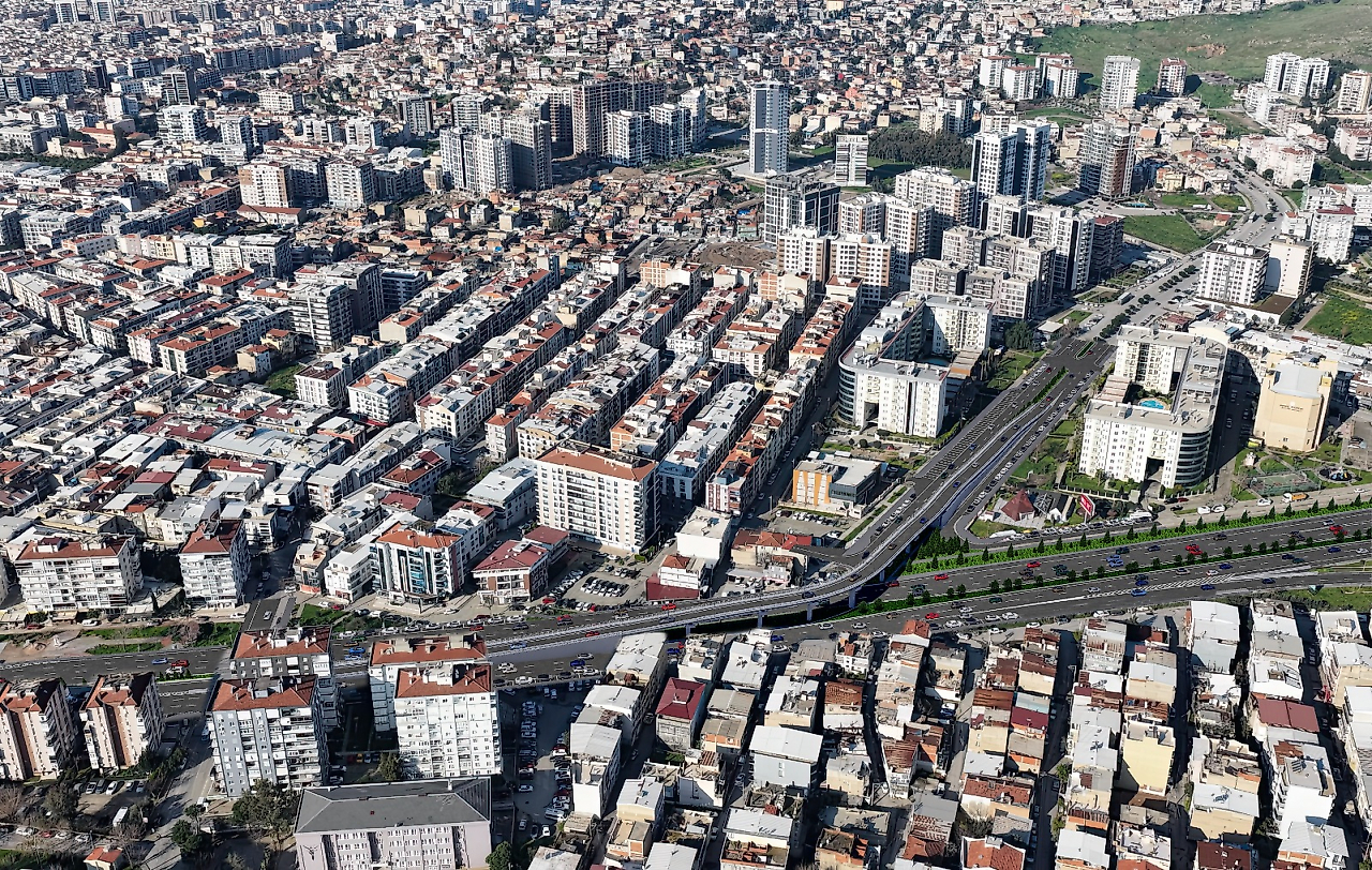 İzmir'de Girne ile Nazım Hikmet bulvarlarını üst geçit bağlayacak