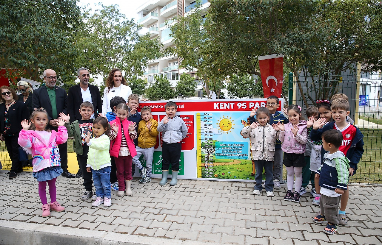 Karşıyaka'da miniklere özel Kent 95 Parkı açıldı