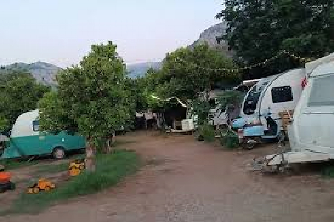Güneş Tatil Köyü: Dikili'de Denize Yakın, Doğayla İç İçe Kamp Keyfi