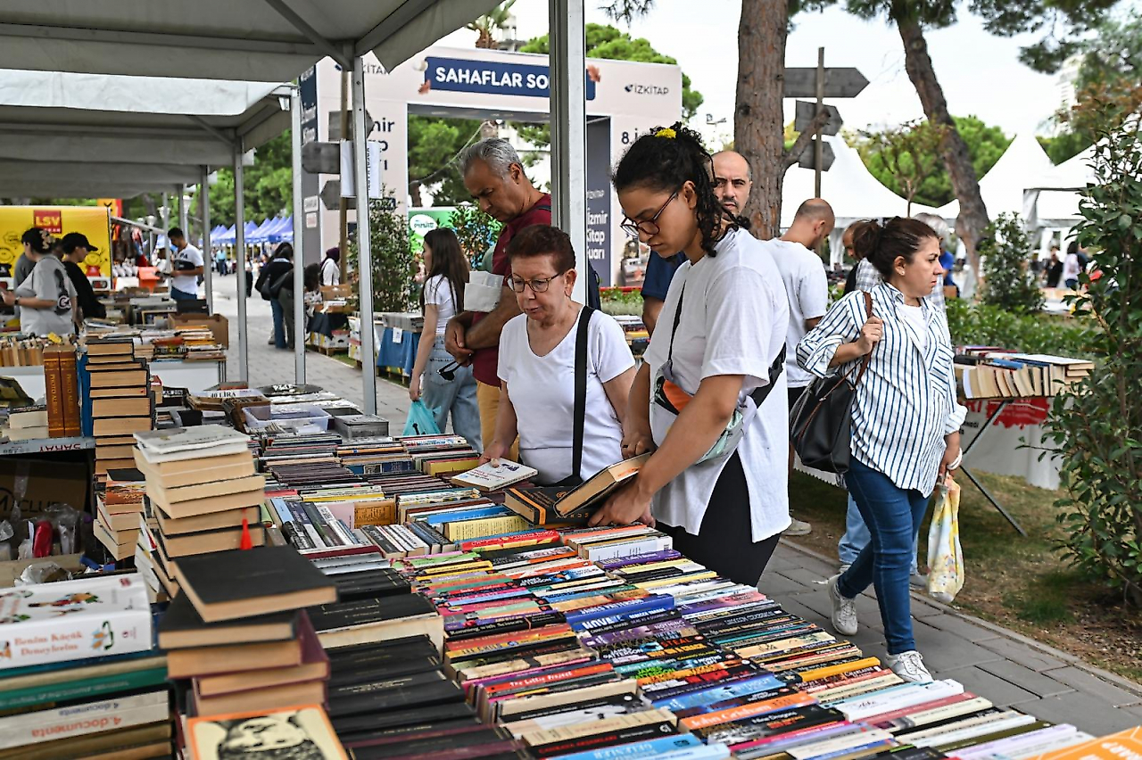 İzmir'de kitap şöleni: İZKİTAP'ta 400'e yakın isim buluşuyor