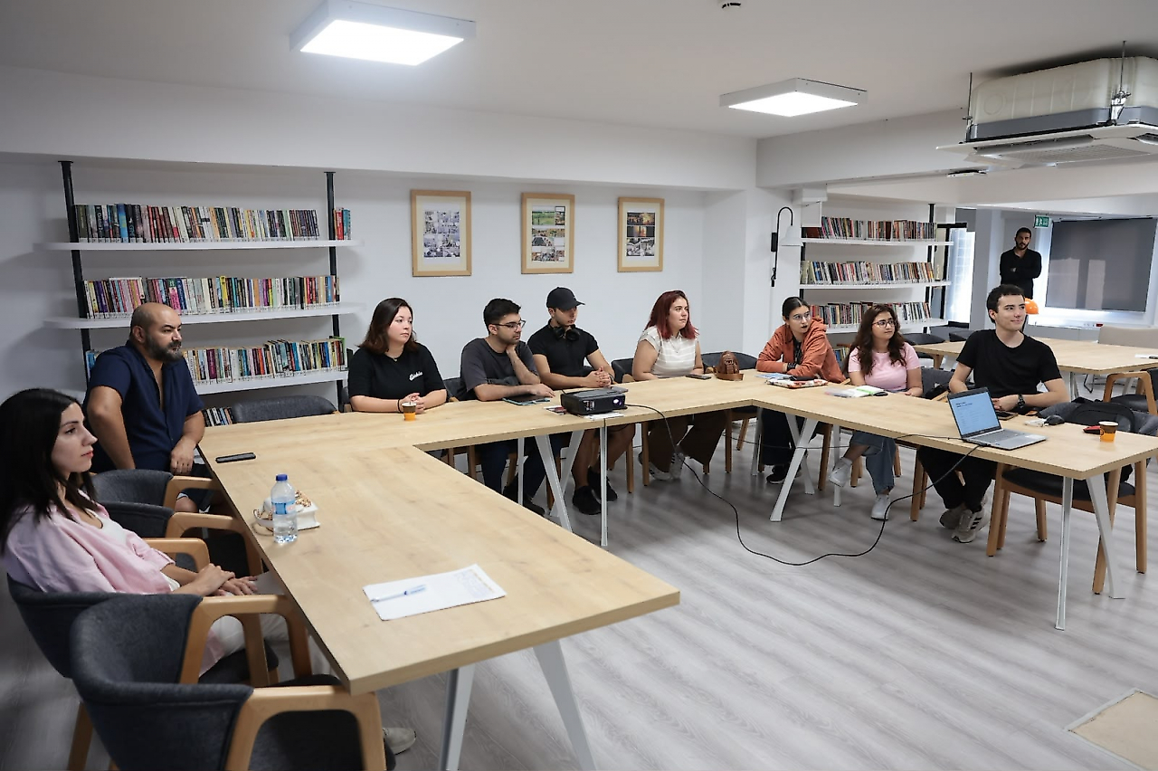 Konak Gençlik Merkezi'nde yapay zeka eğitimi düzenlendi