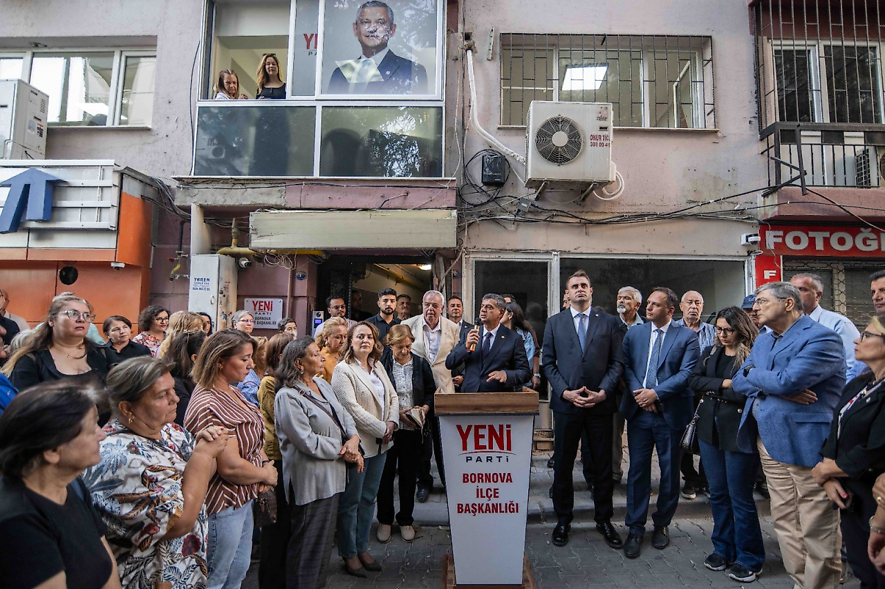 YENİ Parti Bornova İlçe Başkanlığı binası açıldı... Güç: 'Bu iktidar gidiyor, son günlerini yaşıyorlar'