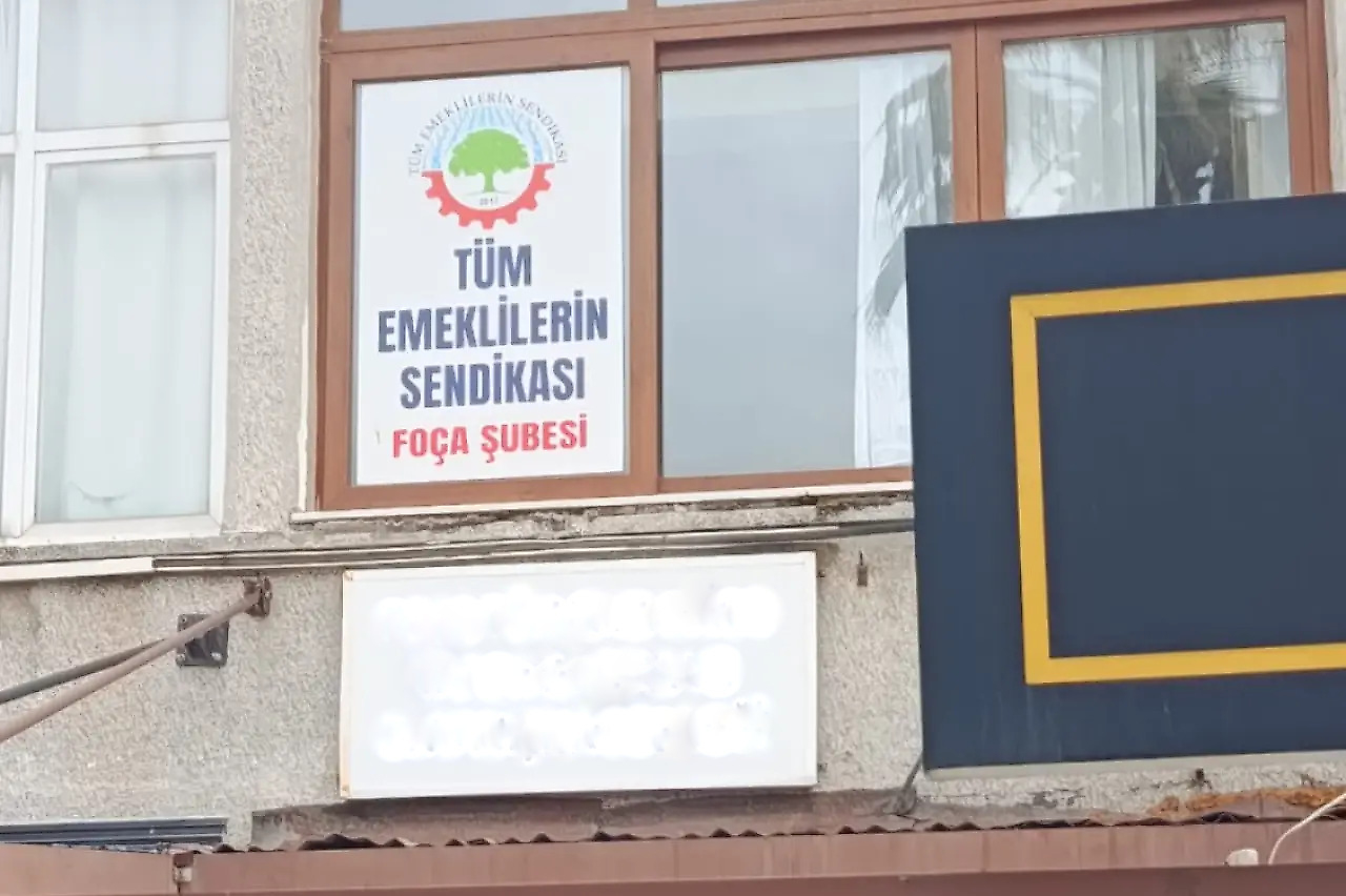 Foça'da emeklilerden Başkan Fıçı'ya tahliye tepkisi: 'Sendika evimiz, gasbettirmeyiz'