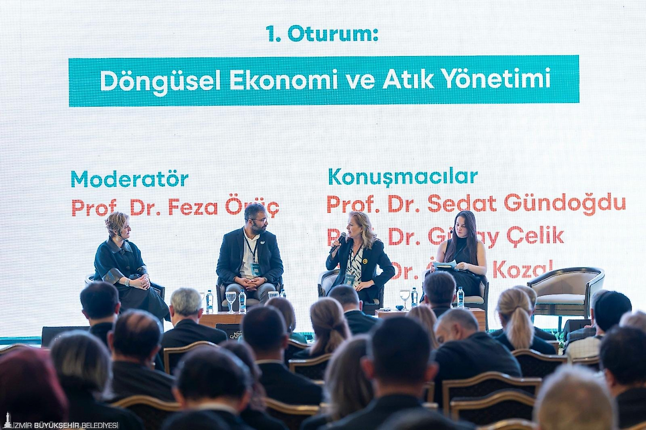 Başkan Tugay'dan iklim krizi ve atık yönetimi uyarısı