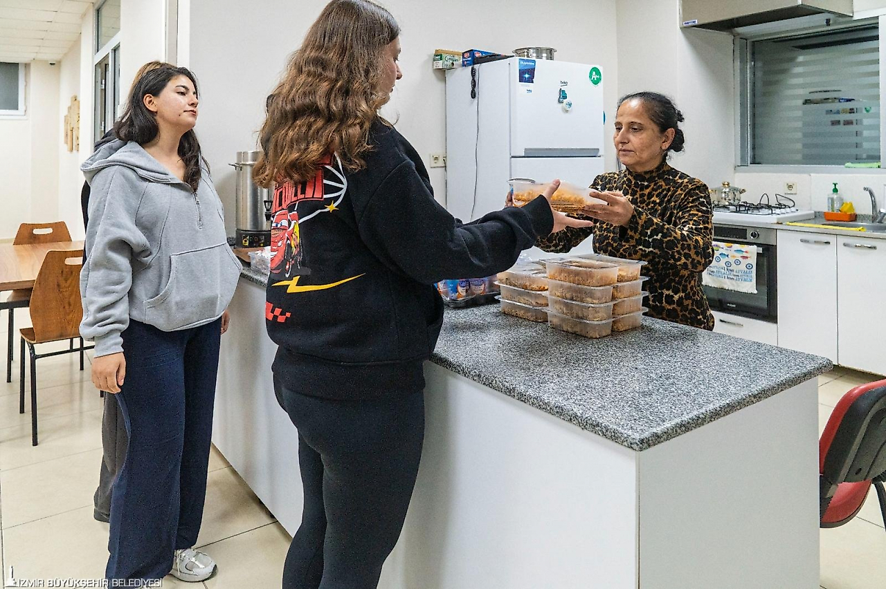 İzmir'de öğrencilere 2 bin TL'ye konaklama: Başvurular açık