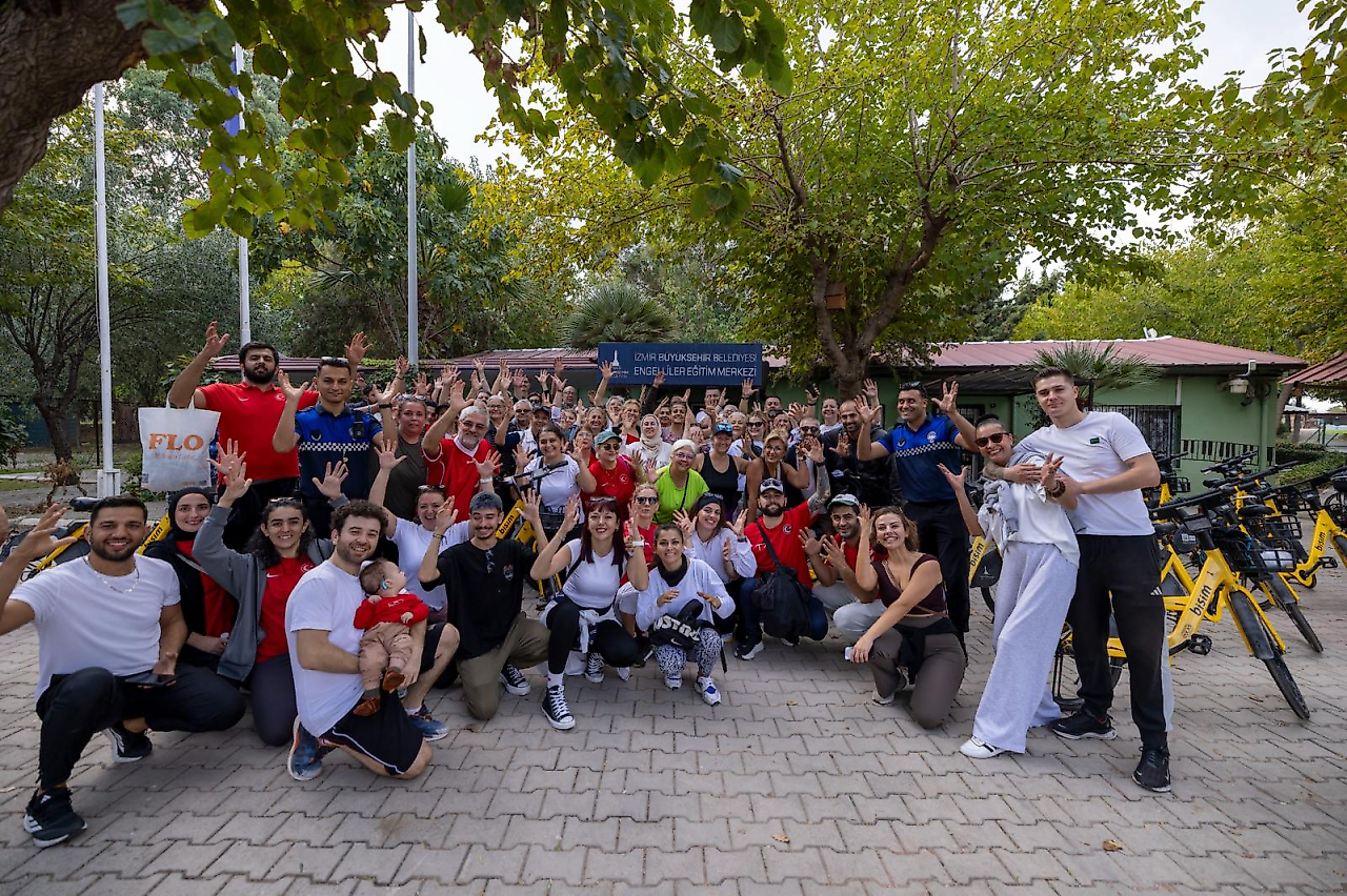 İzmir'de 29 Ekim'e özel bisiklet sürüşü: Üç dernek katıldı