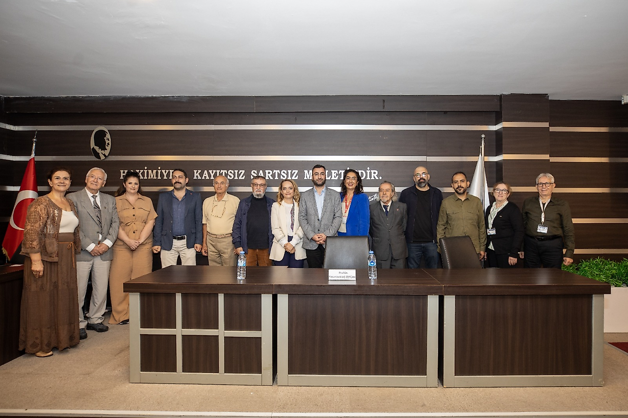 Narlıdere'de 60 yaş üstü öğrenciler dersbaşı yaptı: 3. Yaş Üniversitesi açıldı