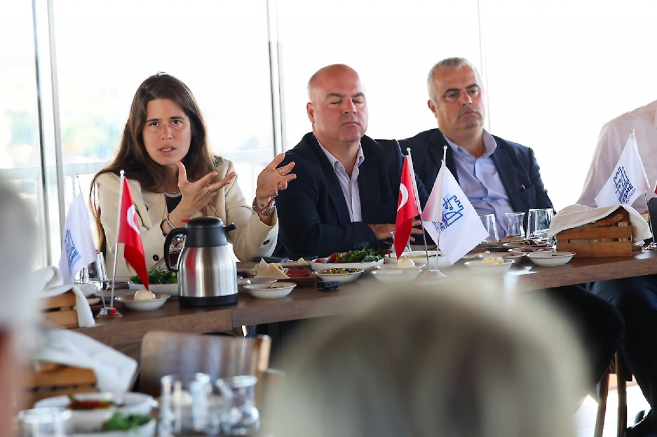 Çeşme'de Muhtarlar Günü buluşması: Denizli projeleri anlattı