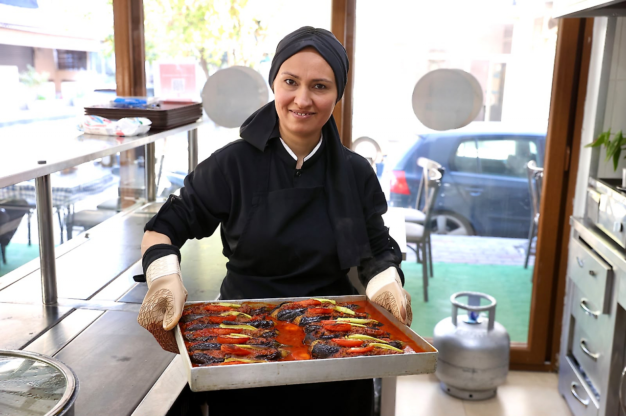 Buca Belediyesi'nin aşçılık kursuyla kendi lokantasını açtı
