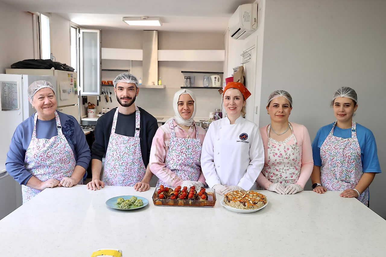 Buca'da aşçılık kursları iş kapısı oldu: Hobileri mesleğe dönüştü